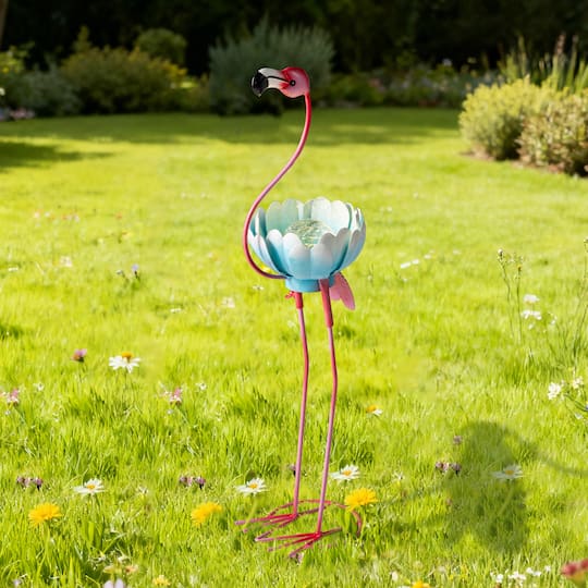Glitzhome® 26.25" Metal Solar Standing Flamingo Garden Statue